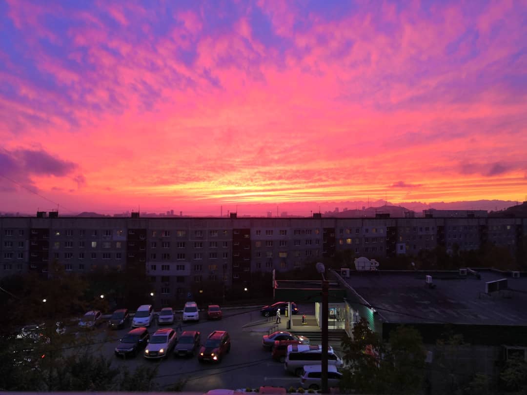 Сегодня небо сошло с ума: закат во Владивостоке поразил жителей