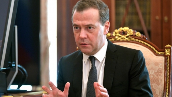 «Между строк - тайное послание»: Медведев готовится стать президентом