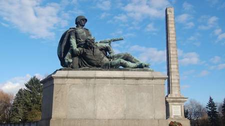 Снос памятника Благодарности Красной Армии обернется для Польши серьезными санкциями
