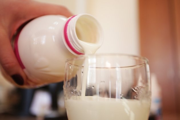 Молоко с антибиотиками нашли в Сибири