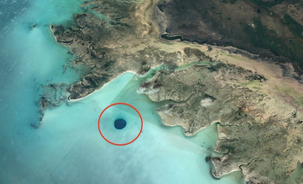 Уфолог обнаружил огромную дыру в дне океана и уверен, что это вход в базу пришельцев
