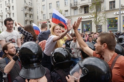 В Госдуме предлагают лишать родительских прав за участие детей в митингах