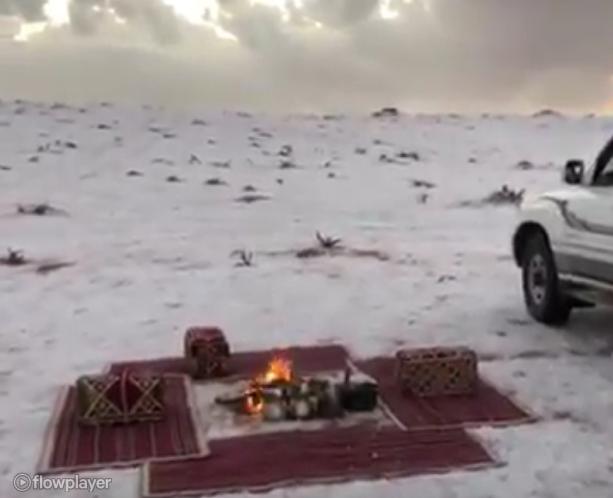Саудовская Аравия: пустыня покрывается снегом и превращается в море
