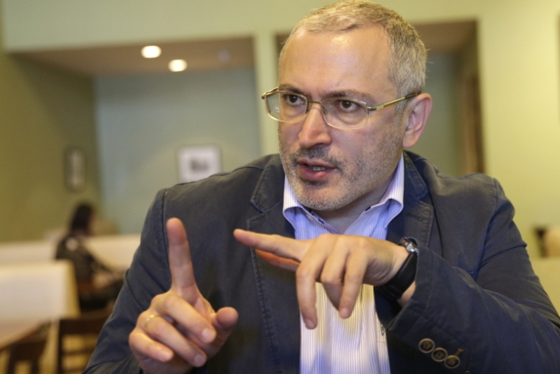 Поезд Ходорковского вновь сошел с рельсов. Теперь в Праге