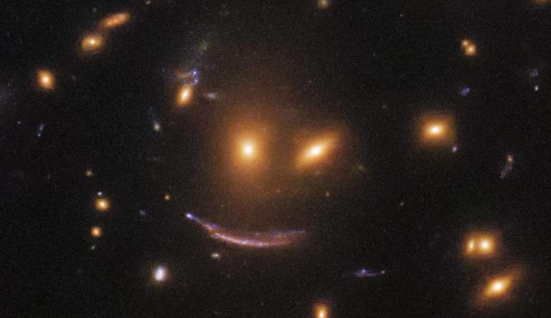 Телескоп Хаббл показал «улыбку Вселенной»