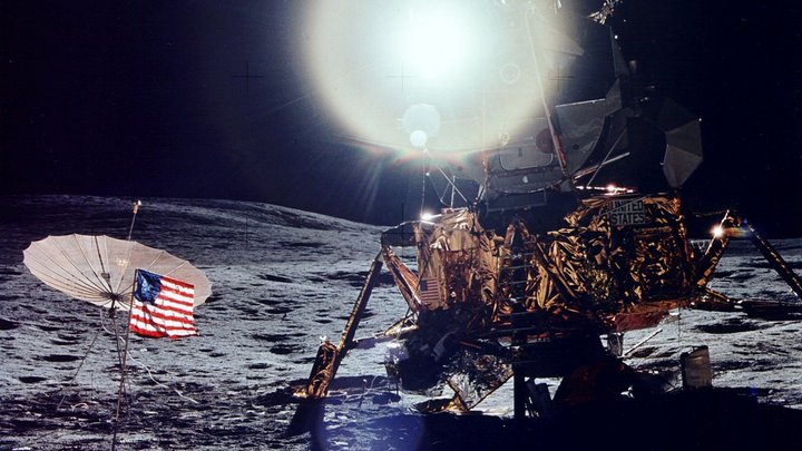 Российские космонавты лично проверят, бывали ли американцы на Луне - глава Роскосмоса Рогозин