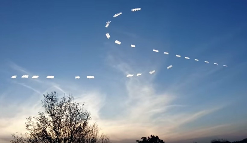Жители Приморья приняли след от самолета в небе за НЛО
