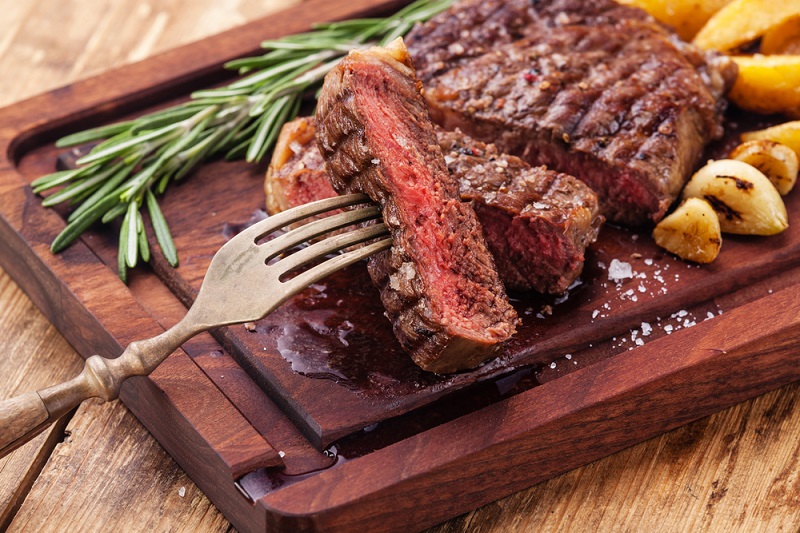 На Западе предлагают ввести налог на красное и переработанное мясо