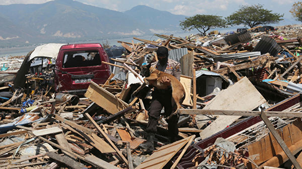 Более 20 человек погибли в результате цунами в Индонезии
