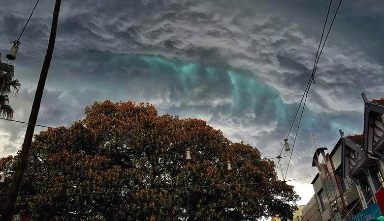 Сказочные изумрудные облака возникли над Сиднеем
