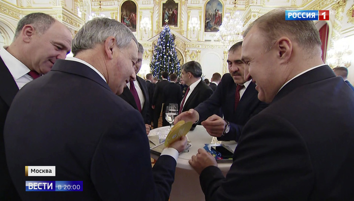 На Госсовете губернаторы встали в очередь к елкам с просьбами россиян