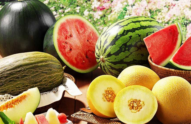 5 фруктов, которые стоит есть с косточками