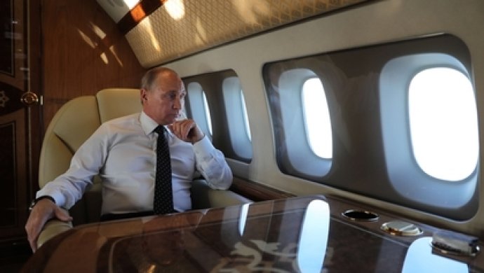 Школьник проник в самолет Путина