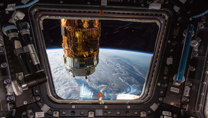 Астронавты МКС собрали полотенцами 10 литров воды, вытекшей из туалета