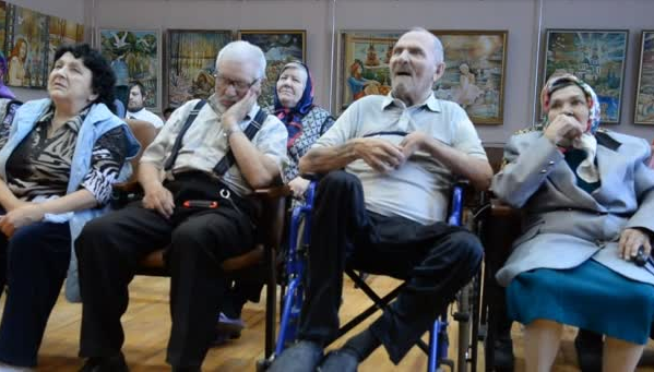 Глава Сбербанка призывает россиян отдавать пожилых родителей в дома престарелых