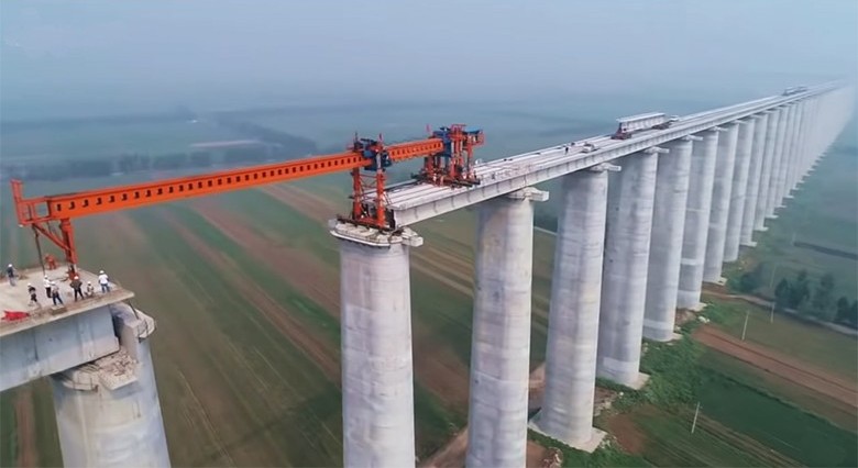 В Китае строится крупнейший в мире железнодорожный виадук