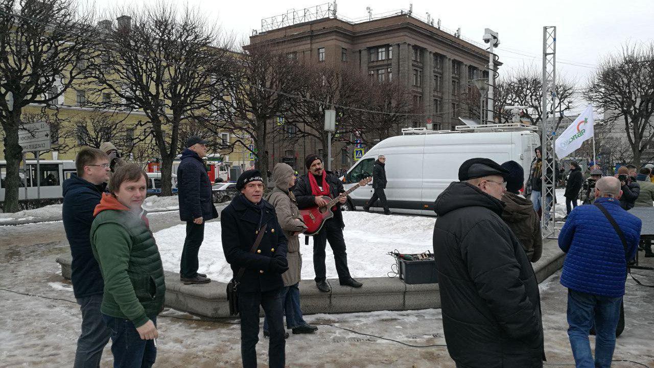Марш Немцова в Петербурге: акция с треском провалилась