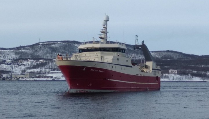 Российские пограничники задержали норвежского "Арктического лебедя"