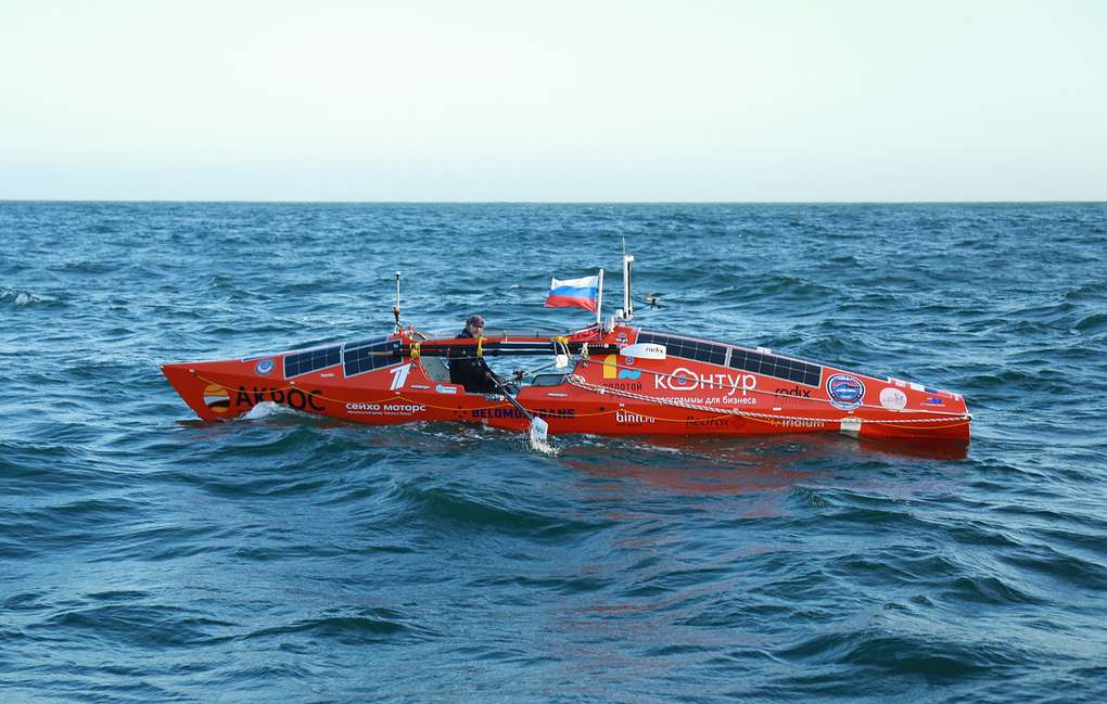 Шторм в Южном океане перевернул лодку Федора Конюхова