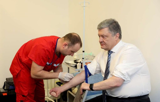 Порошенко дал согласие на обнародование результатов анализа крови