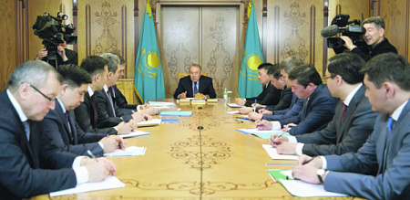 Нурсултан Назарбаев ....вернулся к управлению государством