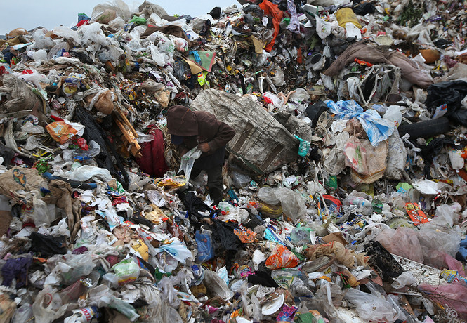 Семья из Тюмени перерыла 12 тонн мусора, чтобы найти случайно выброшенный пакет с миллионами