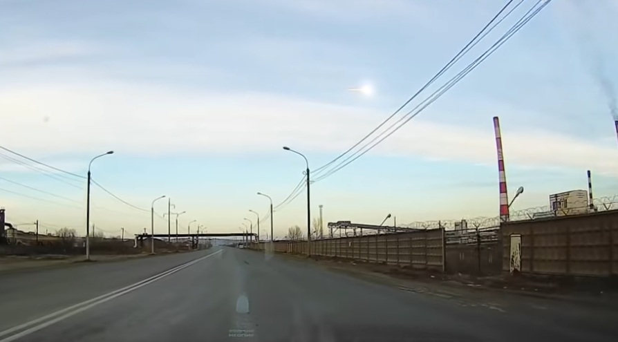 В небе над Красноярском пролетел метеорит