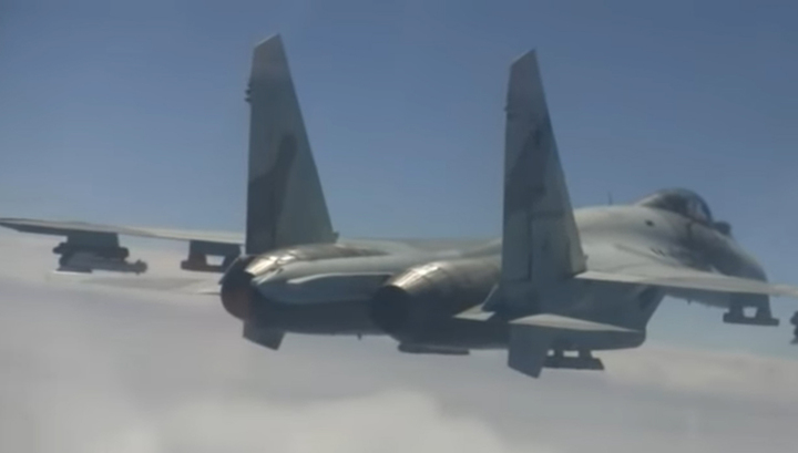 Су-27М взлетели под ливнем