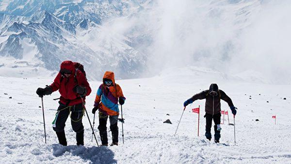Альпинистка провалилась в ледовую трещину на Эльбрусе