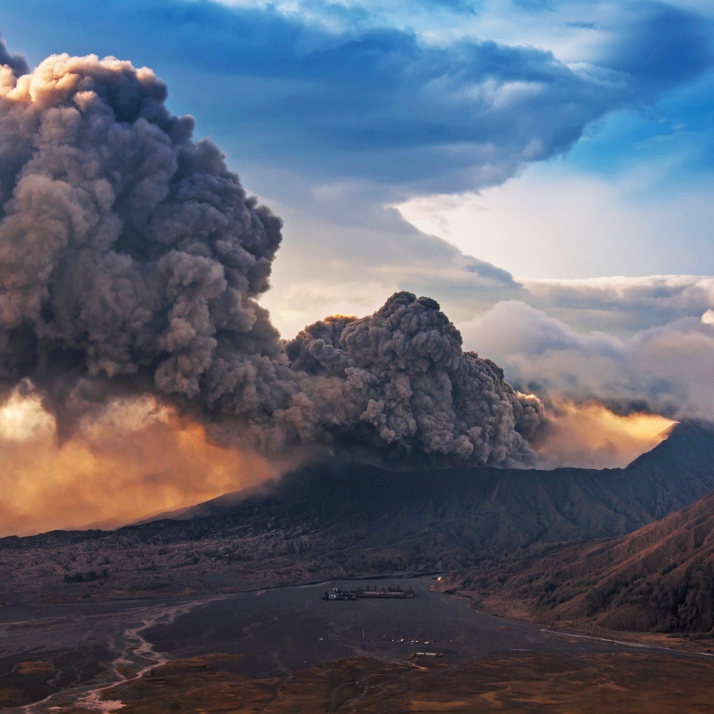 Недалеко от АЭС произошло извержение вулкана