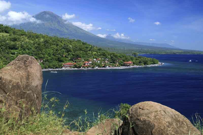 На острове Бали вновь проснулся вулкан Агунг