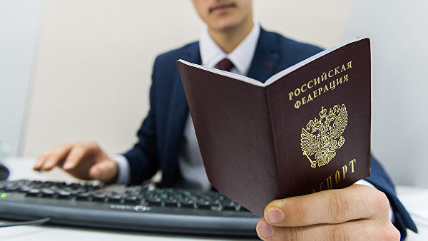 Порошенко осудил упрощение выдачи российских паспортов жителям ДНР и ЛНР