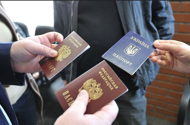 Путин похвалил Зеленского за желание выдавать россиянам паспорта Украины