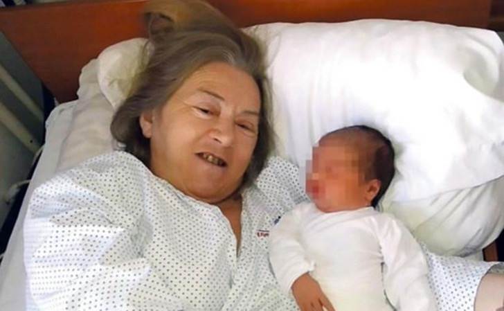 Женщина забеременела в 60 лет, когда муж увидел ребенка, он бросил жену без колебаний