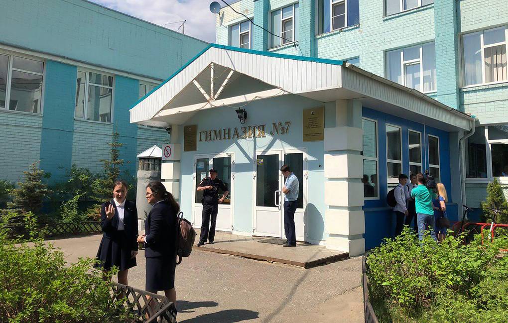 В Казани вооруженный подросток удерживал одноклассников в гимназии