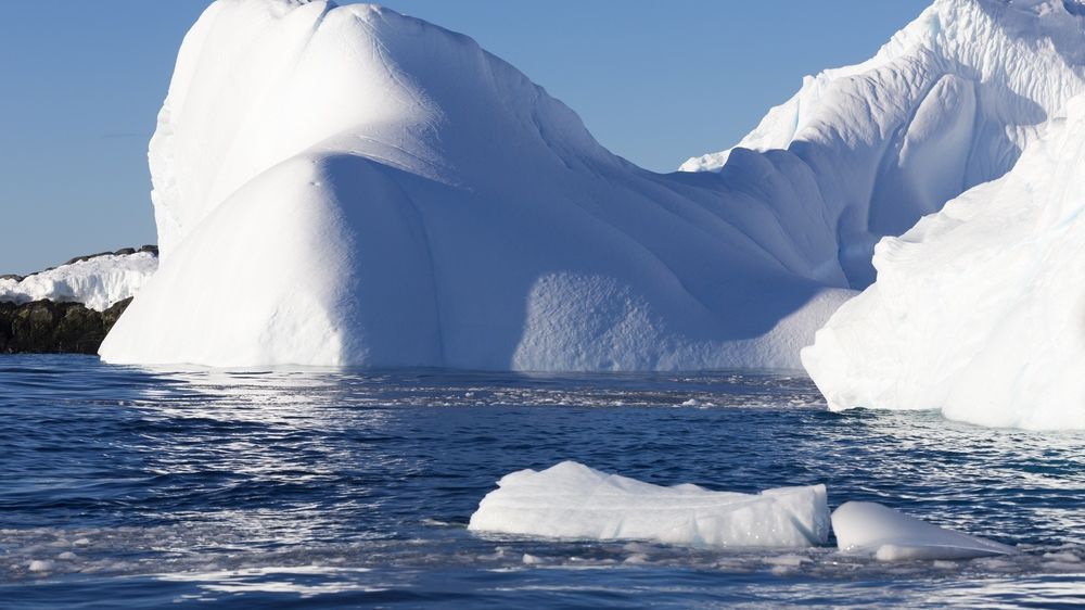 Антарктида и Арктика тают в 5 раз быстрее