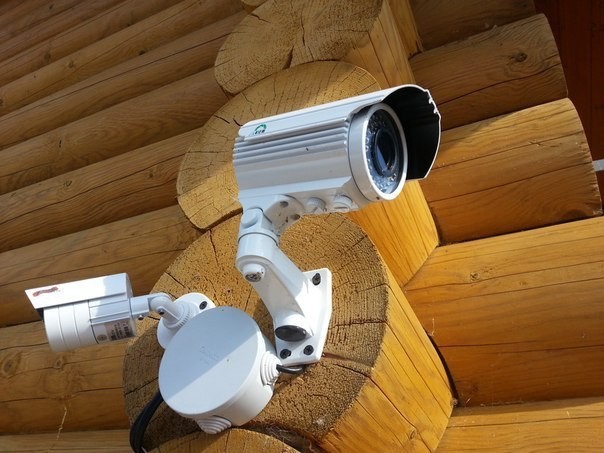 Видеокамеры на даче или частном доме. Действия соседа незаконны