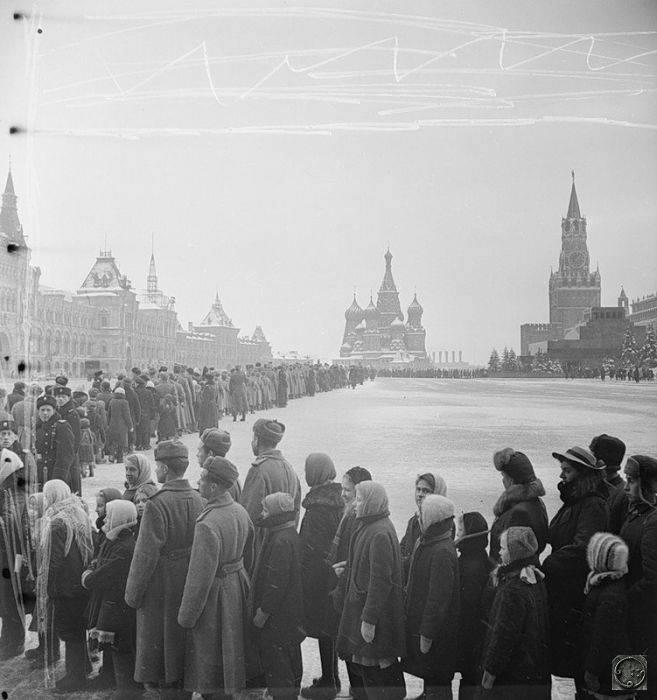 Очередь в Мавзолей, СССР, 1950-е.