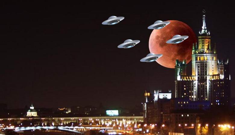 «Флотилия» НЛО пролетела над ночной Москвой