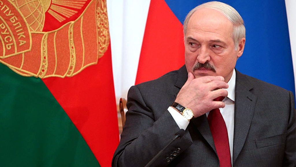 Британские СМИ озвучили план, по которому Лукашенко вырвется из «цепких лап» России