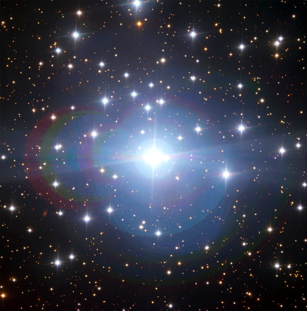 На снимке Европейской южной обсерватории запечатлено рассеянное скопление NGC 2362