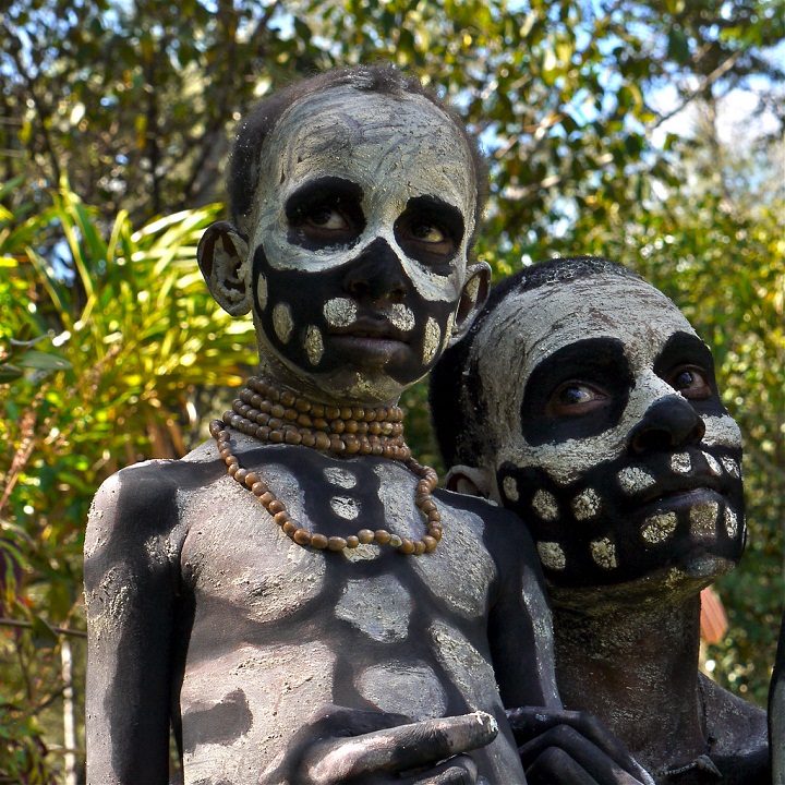 Папуасы из племени скелетов