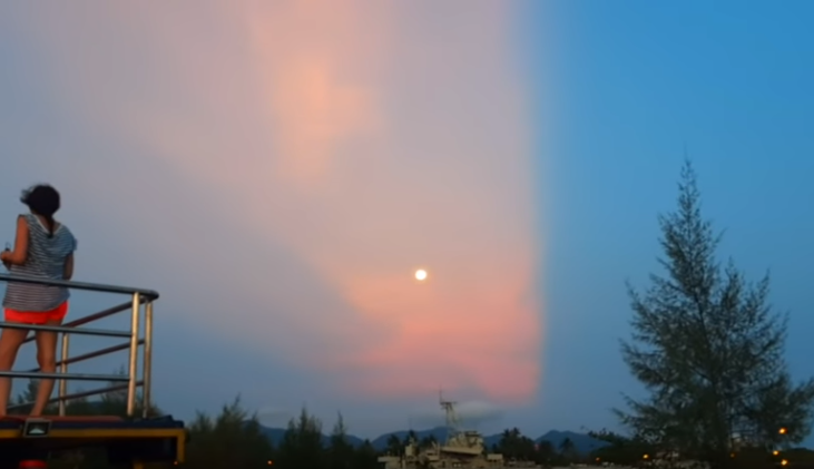 МЕТАИССКРА - Купол над Землей. Разные цвета неба на границе сфер реальности. Проявление новых энергий