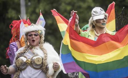 Украина встречает гей-прайд: радикалы бесятся, ЛГБТ готовится, Запад наблюдает