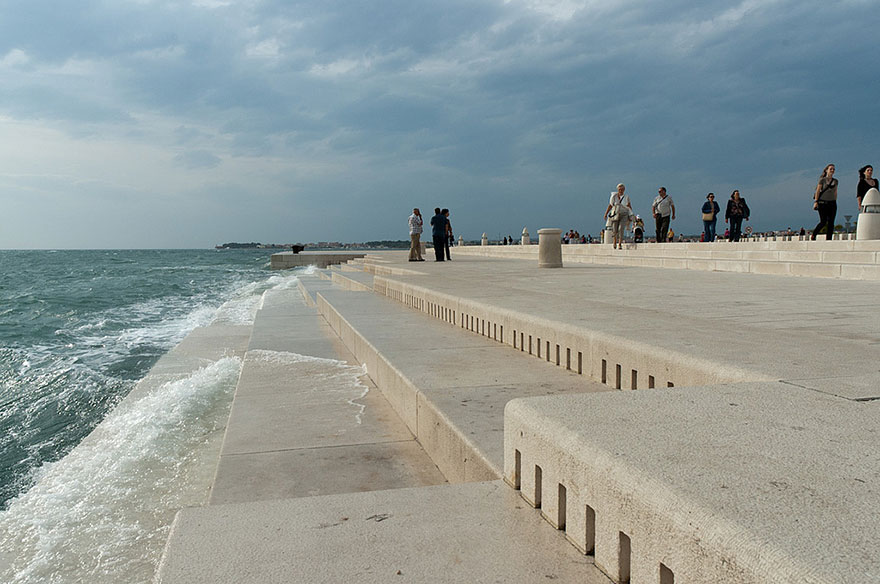 В Хорватии построили 80-метровый орган, на котором играют море и ветер. Только послушайте!