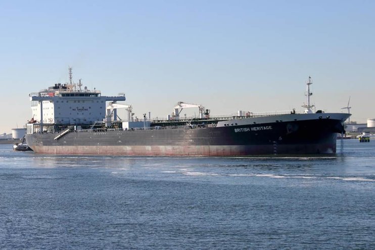 Иран опроверг сообщения о попытках захвата британского танкера