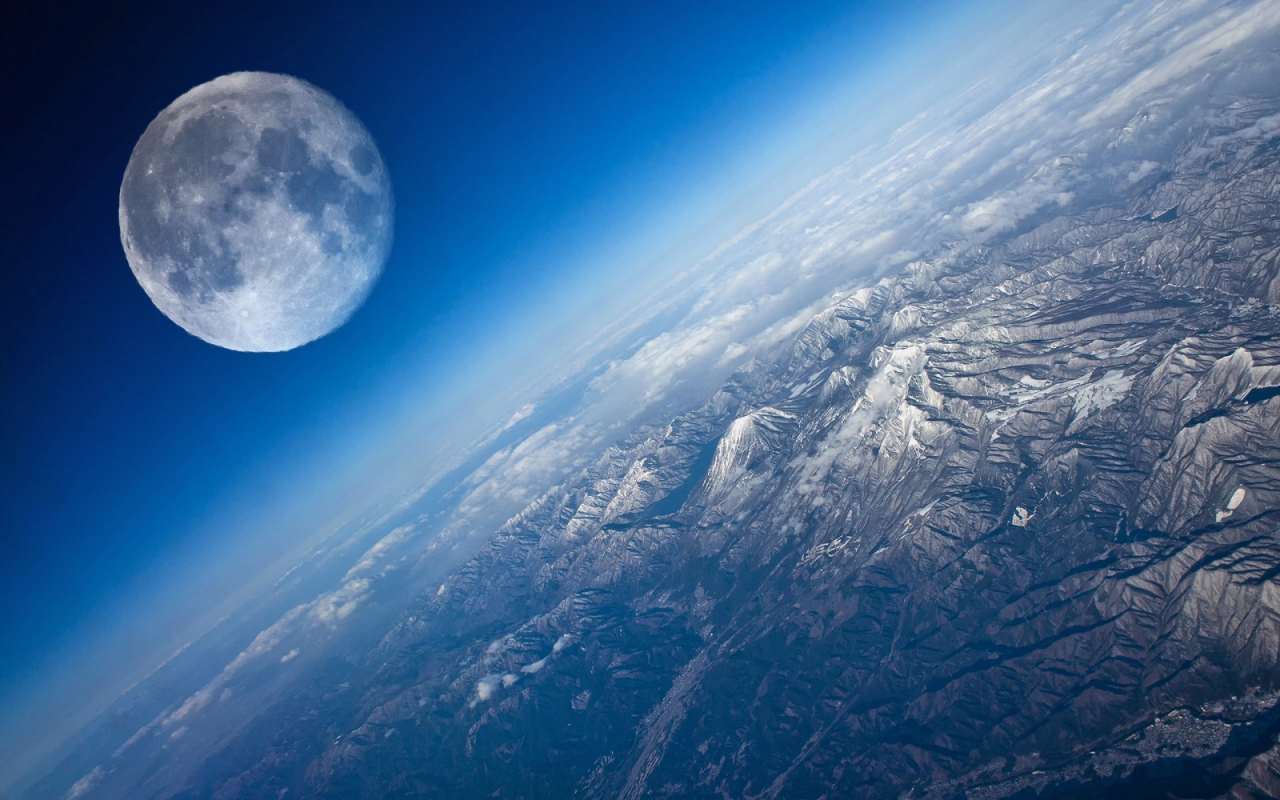 Наша Луна может вырваться с орбиты Земли и стать «Плуонетом»