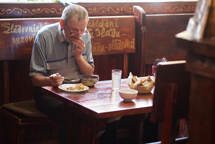 в Москве откроется кафе с бесплатными обедами для пожилых