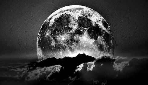 31 июля мир увидит восход Черной Луны. Что же произойдет в этот день?