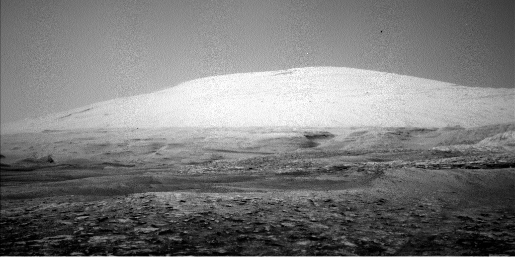Марсоход Curiosity сделал «призрачный» снимок горы Шарп